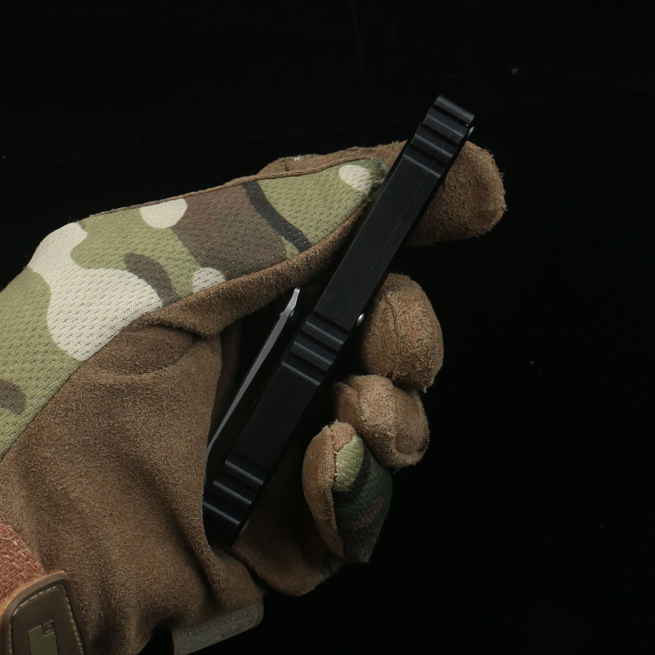 D2 Steel Blade Hardness Aviation Aluminum Handle Portable EDC knife